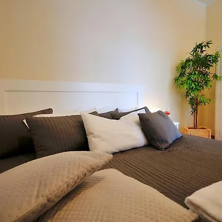 Apartment Plaza *