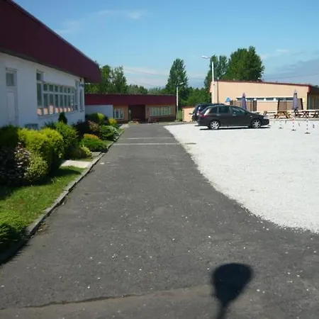 Wakacyjna Wioska Wczasy Rodzinne Hotel apartamentowy *