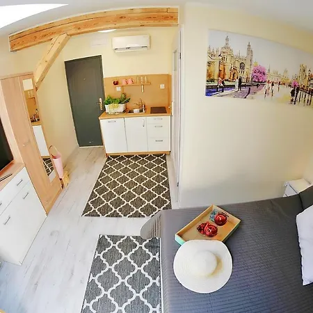 Apartment Plaza *