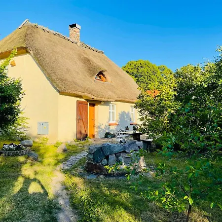 Oaza Pod Strzecha Klimatyczny Dom Z 3 Sypialniami Na Wylacznosc Z Kominkiem I Duzym Ogrodem Apartment Ustronie Morskie