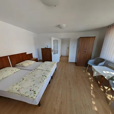 Kwatera prywatna Gościnne - Leśna 8 *