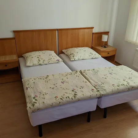 Kwatera prywatna Gościnne - Leśna 8 *