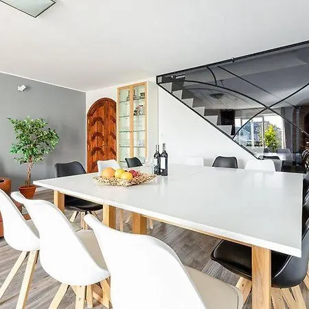 Comfortable, Large Villa, Ferienhaus