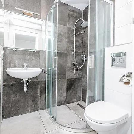 Comfortable, Large Villa, Ferienhaus