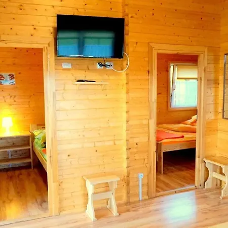 Holzhaus In Mit Grill Und Garten