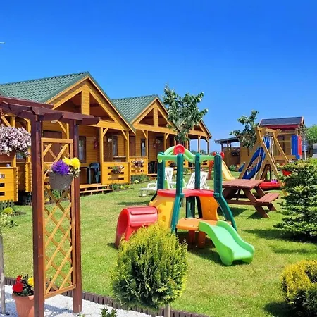 Holzhaus In Mit Grill Und Garten