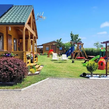 Holzhaus In Mit Grill Und Garten