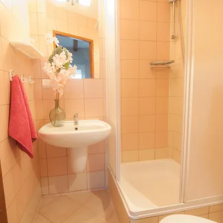 Apartment Wynajem Apartamentow I Pokoi. Ustronie Morskie