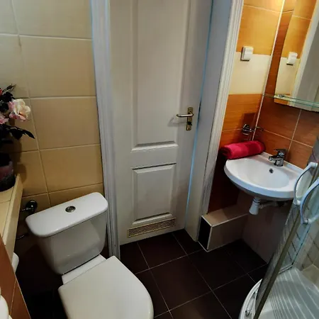 Wynajem Apartamentow I Pokoi. *