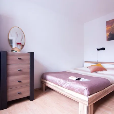Wynajem Apartamentow I Pokoi. Ustronie Morskie