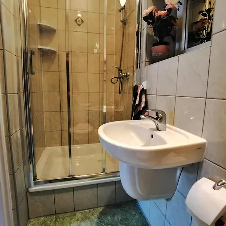 Wynajem Apartamentow I Pokoi.