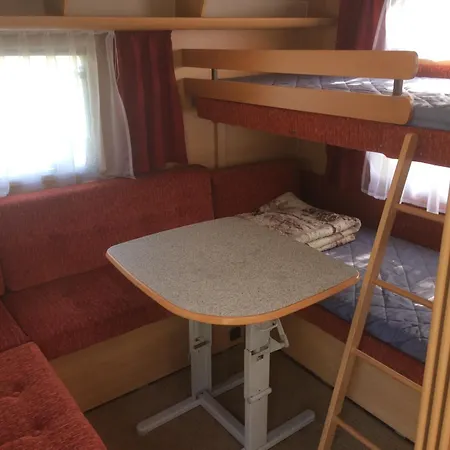 Campsite Uroczy Z Tarasem *