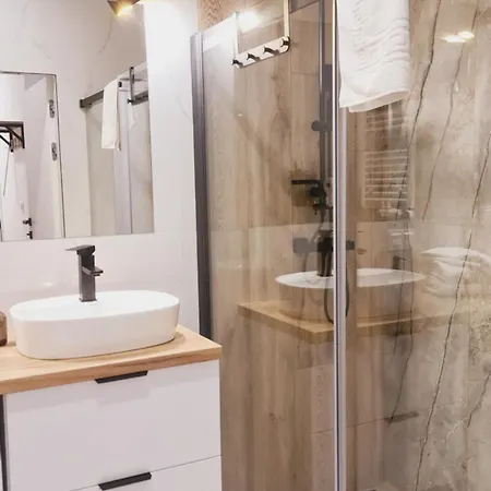 2 Ustronnie - 5d Apartament *