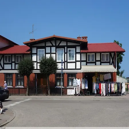 Very Close To Sea, Ustronie