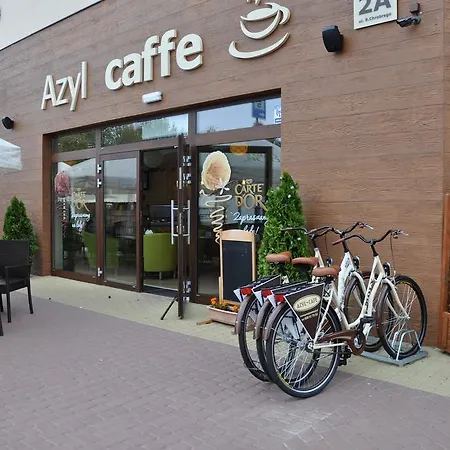 Azyl Nocleg ze śniadaniem *