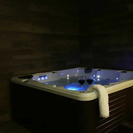 Apartamentowiec Dwie Sosny * Ustronie Morskie