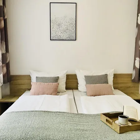 Azalia Bed & Breakfast *