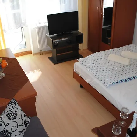 Europa Hostel *