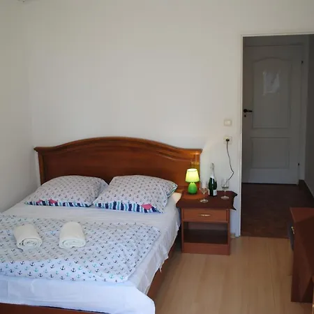 Europa Hostel *
