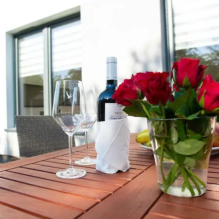Marina I Dom Rodzinny - Basen Zewnetrzny, Kort Tenisowy, Silownia, Plac Zabaw, Boisko - 365pam Holiday home *