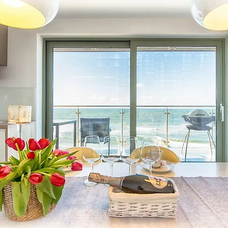Superior Cliff Apartment