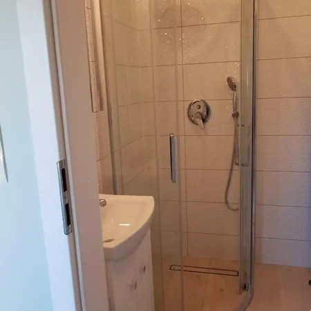Pokoiki Krotka10 Homestay *