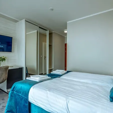 White Marina Homestay *